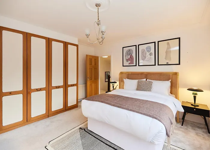 The Redbridge Sanctuary - Spacious 3Bdr House With Garden
